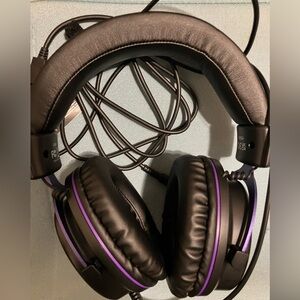 E900 (Eska Gaming Headphones)
Brand New 
Comes with everything